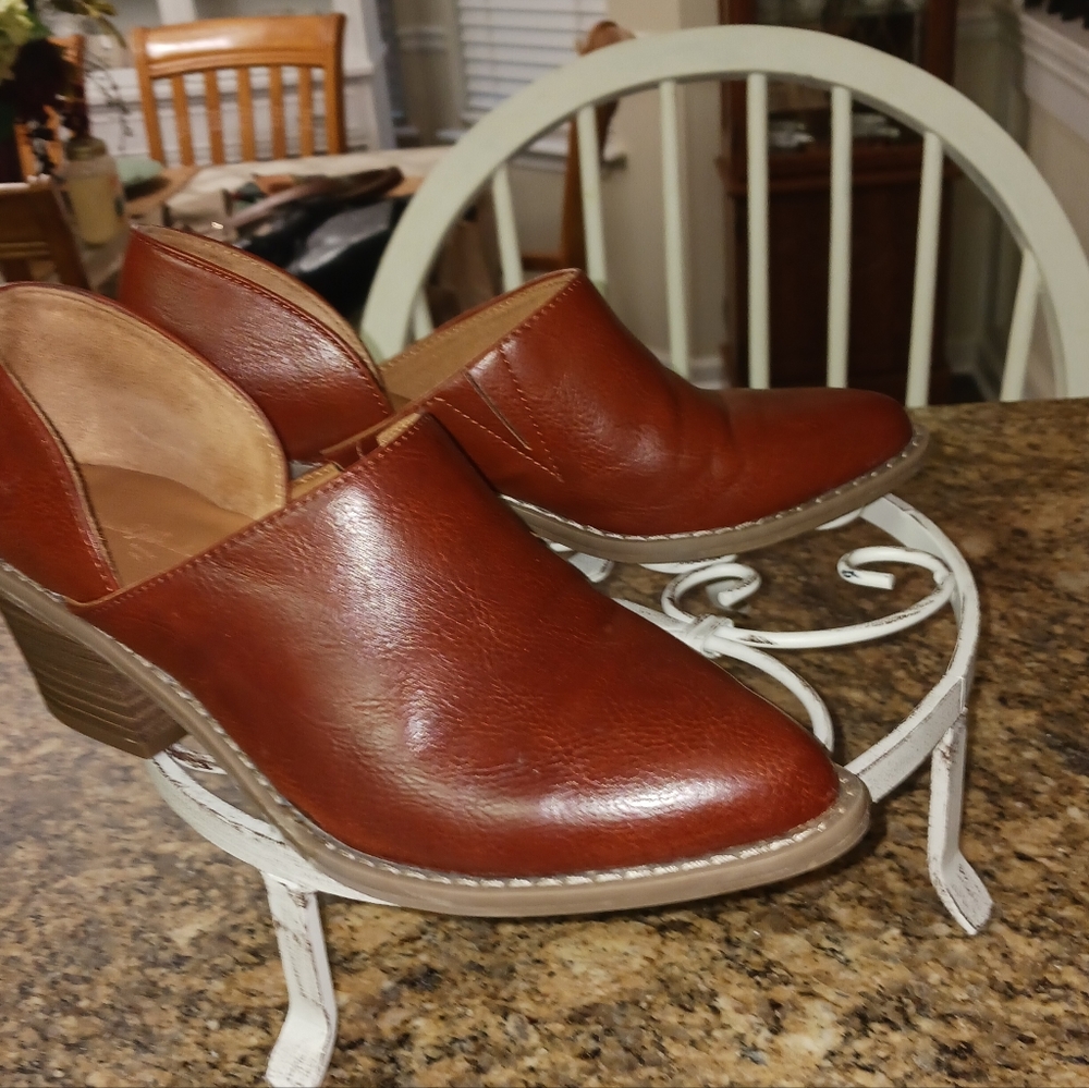 Universal Threads Brown Rylee Pointed Toe Booties… - image 5